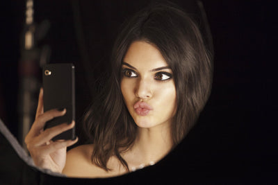 Maquillage de Kendall Jenner dans le film Little Black Primer !