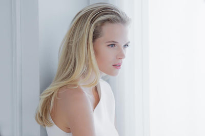 Estée Lauder signe avec l’actrice anglaise Gabriella Wilde !